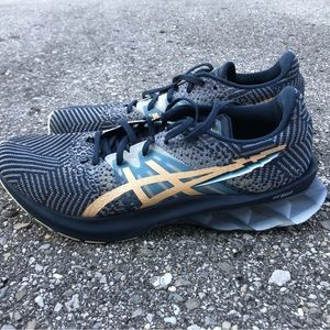 Asics Novablast Women’s Running Shoes US Size 9.5 Blue/ Gold